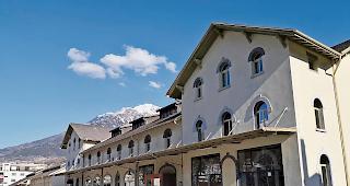 <b>Umnutzung.</b> Das Zeughaus Kultur (Bild) in Glis wird wie ein ehemaliges Restaurant in Gampel zu einem Abkl&auml;rungszentrum.