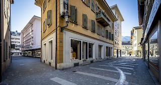 Das Coronavirus breitet sich weltweit immer schneller aus. In der Schweiz gab es am Dienstagmittag bereits 90 Todesfälle. Fast 9000 Personen haben sich mit dem Virus angesteckt.