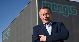 Warnt. Verleger Fredy Bayard lobt die Politik f&uuml;r die bisherigen Entscheide, fordert aber weitere Massnahmen.