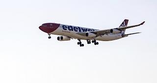 Das erste Flugzeug im Rahmen der grössten Rückholaktion in der Geschichte der Schweiz ist am Dienstagnachmittag auf dem Flughafen Zürich gelandet. Das bestätigte eine Fotografin der Nachrichtenagentur Keystone-SDA vor Ort.