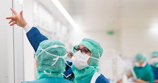 Der Bundesrat hat nun die Exporte aus der Schweiz beschränkt. Gleichzeitig startet die einheimische Produktion von Schutzmasken. (Archivbild)