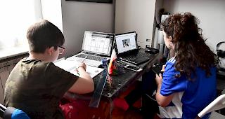 Bildungsministerin lobte den Einsatz der Lehrer, um Online-Unterricht zu garantieren.