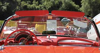 &Uuml;ber Jahre &uuml;berliess ein Oberwalliser Garagist einem befreundeten Oldtimer-Besitzer H&auml;ndlerschilder. Somit konnte dieser eine ordentliche Anmeldung seiner Fahrzeuge umgehen. Jetzt kassierten sowohl der Autoh&auml;ndler als auch der Oldtimer-Besitzer Geldstrafen und Bussen.