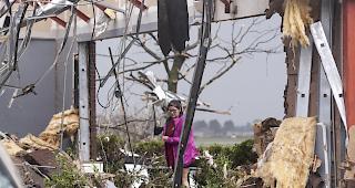 Im US-Bundesstaat Arkansas sind bei einem Tornado mindestens sechs Menschen verletzt worden. Der Sturm fegte am Samstagnachmittag (Ortszeit) &uuml;ber die Stadt Jonesboro mit etwa 70'000 Einwohnern hinweg und richtet schwere Sch&auml;den an.