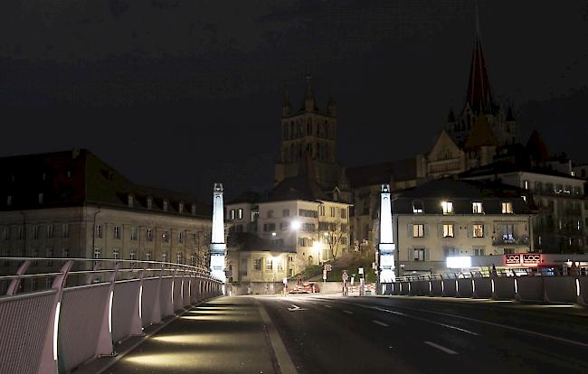 Kathedrale in Lausanne. Die Anzahl bestätigter Covid-19-Erkrankungen in der Schweiz und im Fürstentum Liechtenstein steigt weiter. Bis Sonntagmittag gab es 14’336 bestätigte Fälle, 1123 mehr als am Vortag.