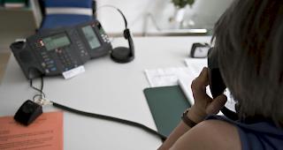 Im Oberwallis ist die PsyCovid19-Helpline unter der Nummer 027 604 39 88 ab sofort erreichbar. (Symbolbild)