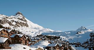 <b>Schwierige Zeiten.</b> Die Corona-Krise schl&auml;gt durch, die Tourismusorte stehen still.