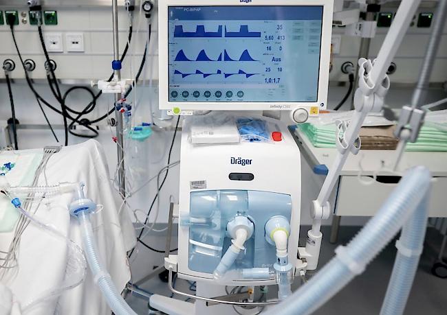 Im Kanton Tessin sind in den letzten 24 Stunden erneut 12 Personen an der Lungenkrankheit Covid-19 gestorben. 104 Personen sind neu positiv auf das Virus getestet worden.
