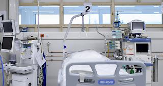 Ein freies Bett in der Intensivstation: Inwiefern das Alter für die Belegung eine Rolle spielen soll, ist umstritten.