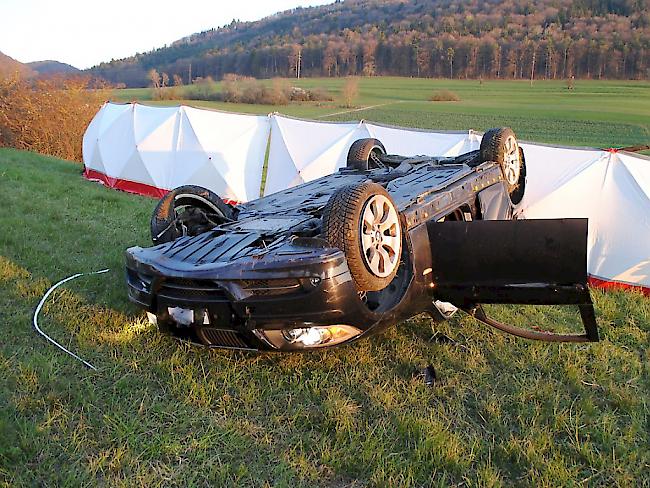 Schaffhausen: Das Auto überschlug sich bei dem Unfall mehrere Male. Der Fahrer wurde aus dem Wagen geschleudert.