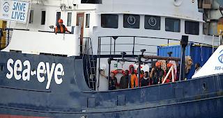 In Italien waren seit der landesweiten Corona-Ausgangssperren weniger Migranten angekommen (Archivbild: privates Rettungsschiff «Alan Kurdi»)