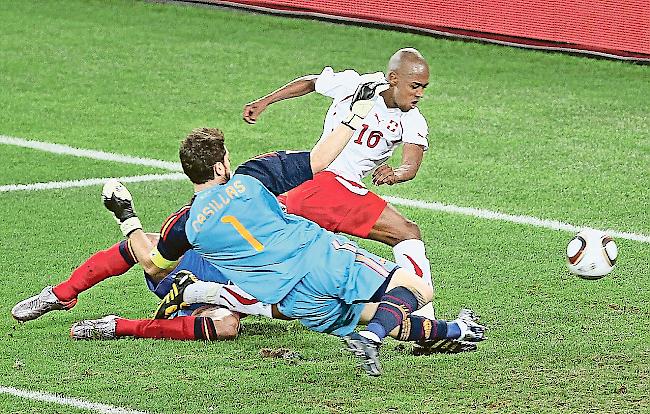 Der bleibende Moment. Gelson Fernandes erzielte an der WM 2010 in Südafrika gegen Torhüter
Casillas und den späteren Weltmeister Spanien das 1:0-Siegestor, seine international wichtigste
Szene überhaupt. Foto keystone