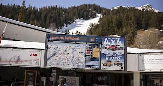 Der Spass im Schnee f&auml;llt dieses Jahr an Ostern aus. Die Einbussen f&uuml;r die Destinationen sind immens. (Bild: geschlossene Pisten in Crans-Montana im M&auml;rz)