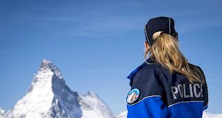 Verst&auml;rkte Pr&auml;senz. Kantonspolizei macht deutlich, dass die bundesr&auml;tliche Verordnung auch weit &uuml;ber 1000 Metern gilt. 