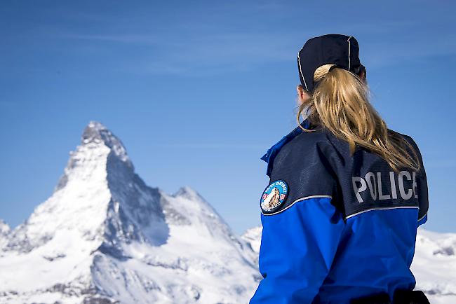 Verstärkte Präsenz. Kantonspolizei macht deutlich, dass die bundesrätliche Verordnung auch weit über 1000 Metern gilt. 